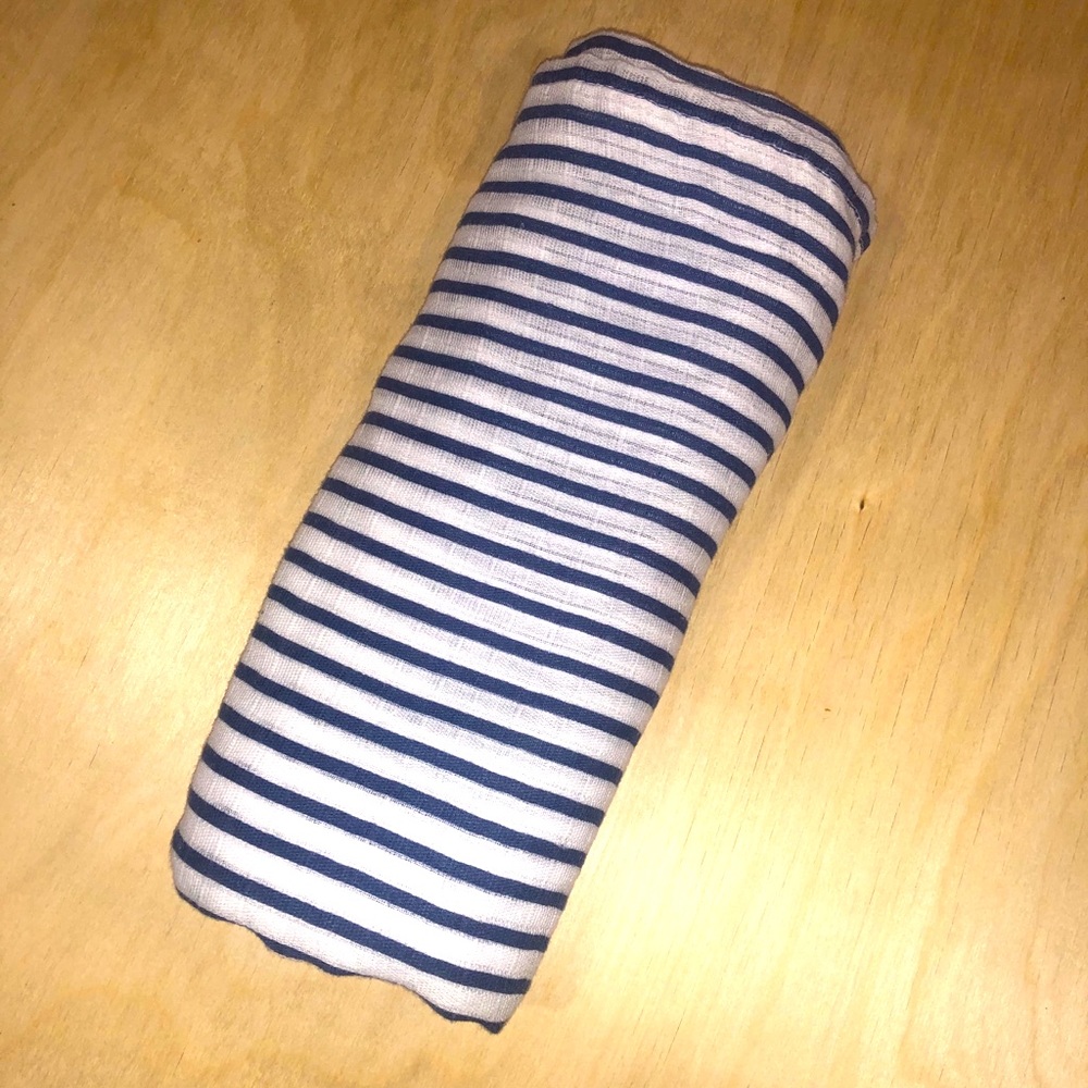 Swaddle blanket white and navy